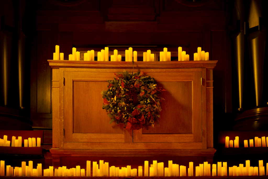 A Christmas wreath and countless lit up candles for Candlelight